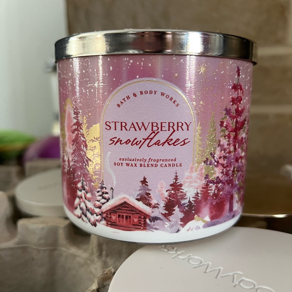 Strawberry Snowflakes Candle